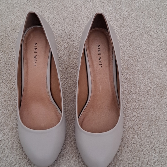 New. Never worn. TAUPE. heels - Picture 2 of 6